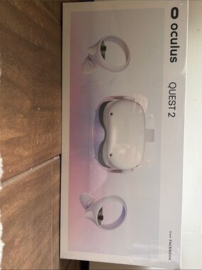 Oculus Quest 2 White Standalone VR Headset with Controllers
